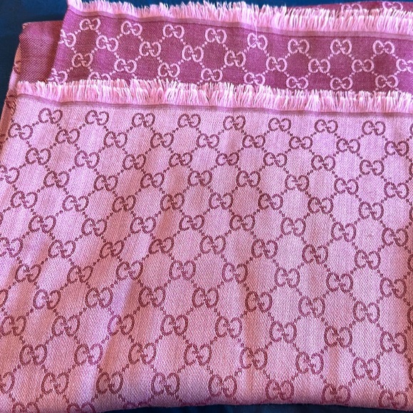 Gucci Monogram Scarf - Picture 6 of 8